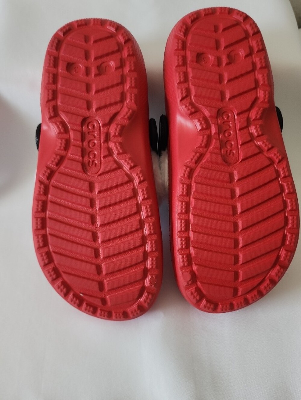 CROCS Kids Red Faux-Fur Lined Clogs with Black Strap - Picture 2 of 5